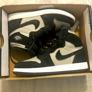 Jordan 1’s Retro High Ogs! The shoes have fur on them! Very cool 😎